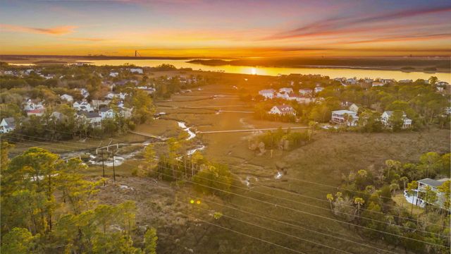 1823 Delacourt Avenue, Mount Pleasant, SC 29466