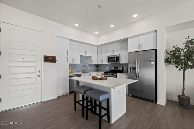 7300 E EARLL Drive 1022, Scottsdale, AZ 85251