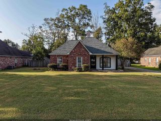 10225 Carter Hills Ave, Denham Springs, LA 70726