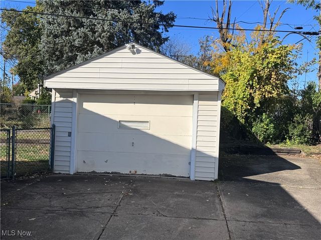 1025 Timothy Lane, Cleveland, OH 44109