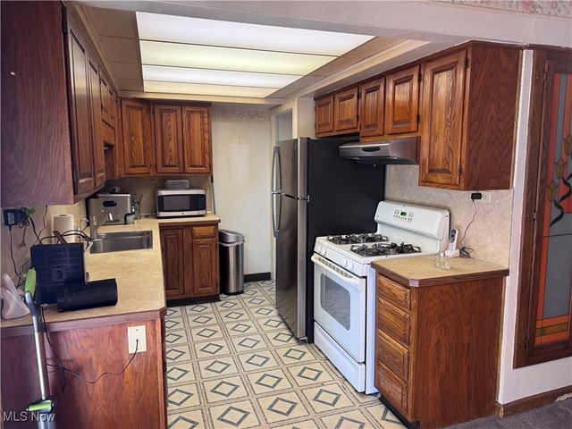 1025 Timothy Lane, Cleveland, OH 44109