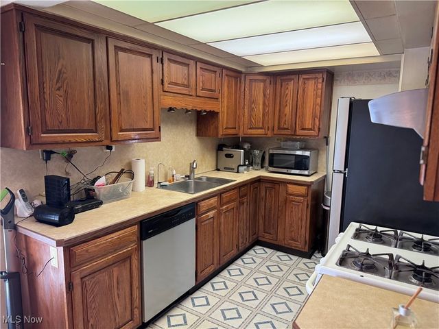 1025 Timothy Lane, Cleveland, OH 44109