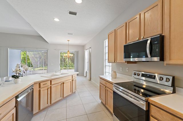 1327 NW Mossy Oak Way, Jensen Beach, FL 34957