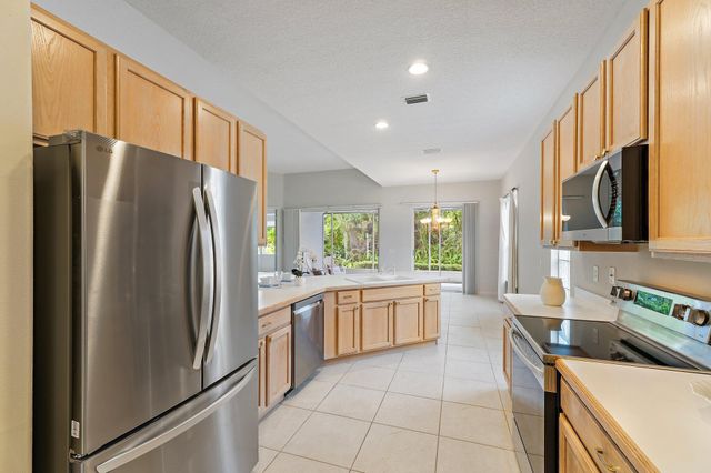 1327 NW Mossy Oak Way, Jensen Beach, FL 34957