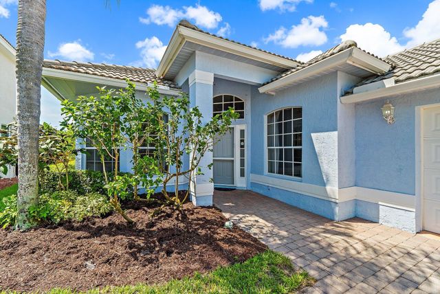 1327 NW Mossy Oak Way, Jensen Beach, FL 34957
