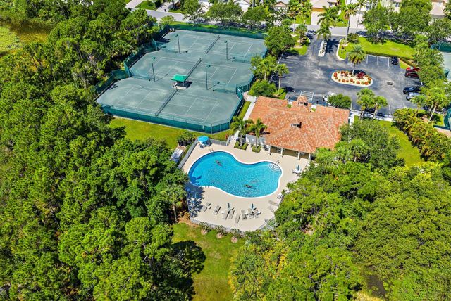 1327 NW Mossy Oak Way, Jensen Beach, FL 34957