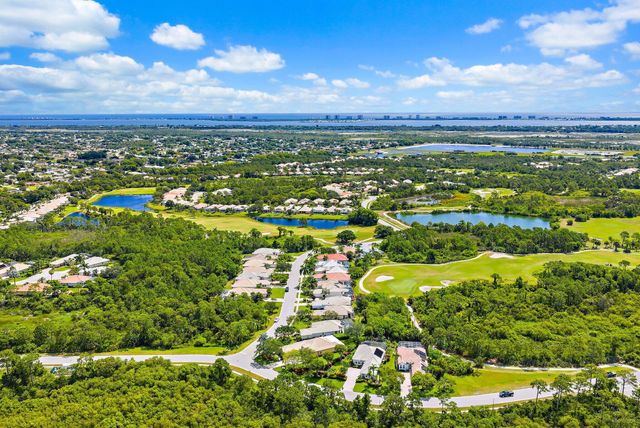 1327 NW Mossy Oak Way, Jensen Beach, FL 34957