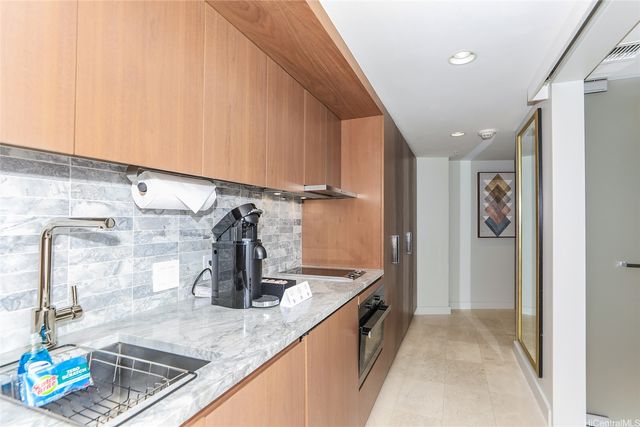 2139 Kuhio Avenue 1103, Honolulu, HI 96815