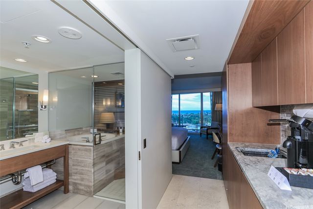 2139 Kuhio Avenue 1103, Honolulu, HI 96815