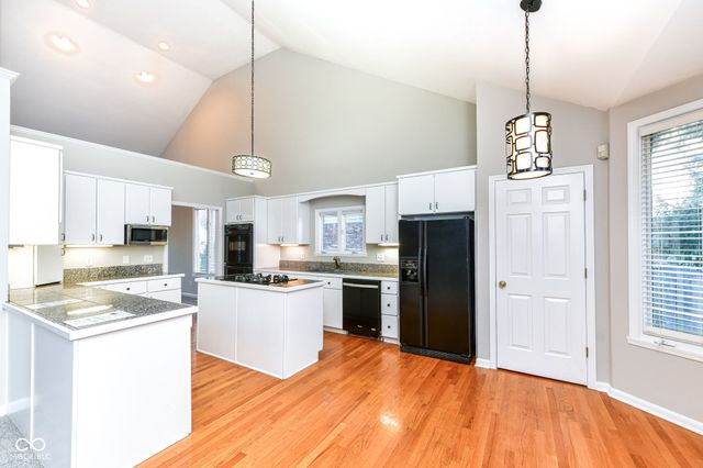 9532 Pinecreek Drive, Indianapolis, IN 46256