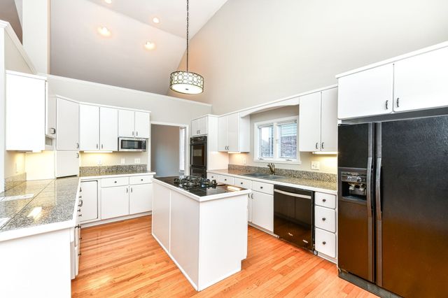 9532 Pinecreek Drive, Indianapolis, IN 46256