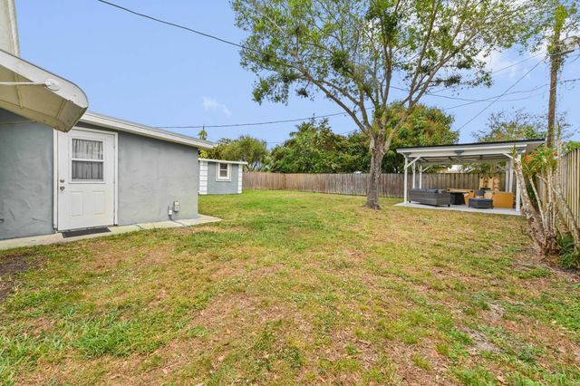 5709 SE Indigo Avenue, Stuart, FL 34997