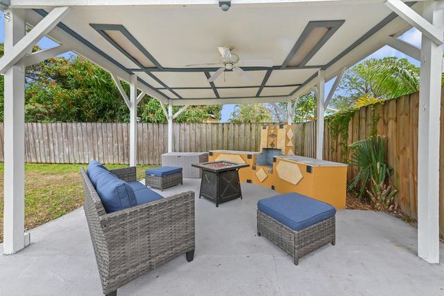 5709 SE Indigo Avenue, Stuart, FL 34997