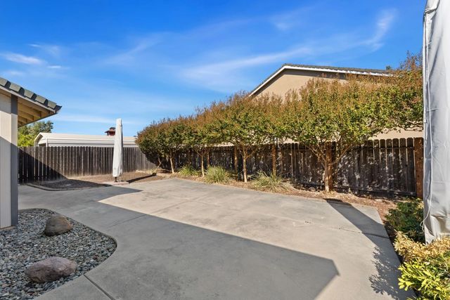 2799 Summerfield Dr, West Sacramento, CA 95691