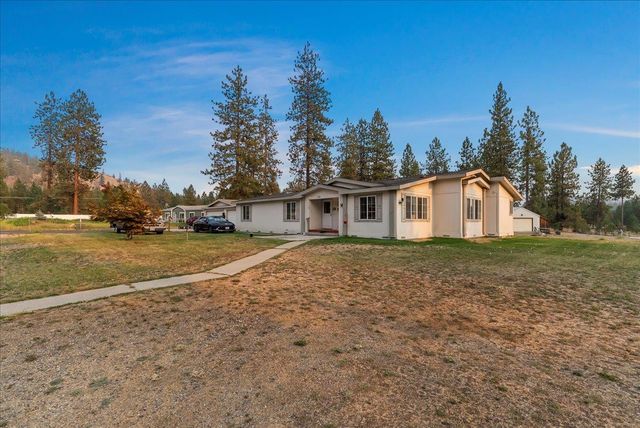6399 Lakeview Dr, Nine Mile Falls, WA 99026