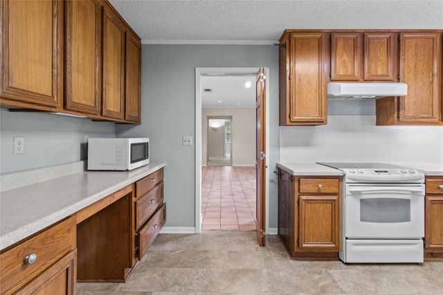 4848 Wickwillow, Alvin, TX 77511