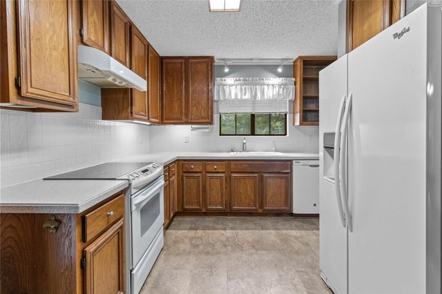4848 Wickwillow, Alvin, TX 77511