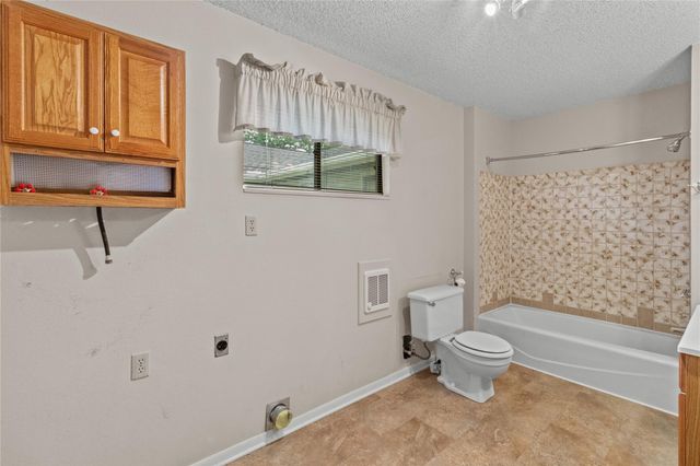 4848 Wickwillow, Alvin, TX 77511
