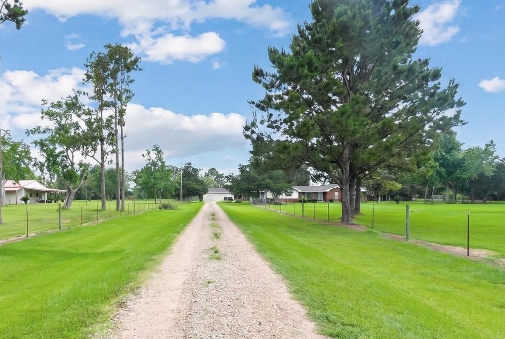 4848 Wickwillow, Alvin, TX 77511