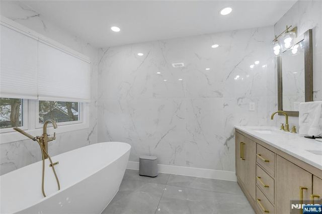 478 Luhmann Drive, New Milford, NJ 07646