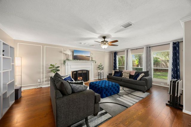 7407 Knoll Cliff Court, Houston, TX 77095