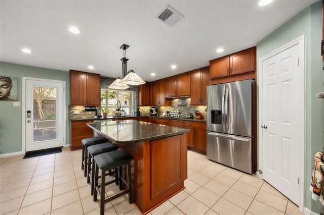 7407 Knoll Cliff Court, Houston, TX 77095