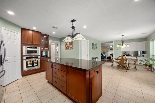 7407 Knoll Cliff Court, Houston, TX 77095
