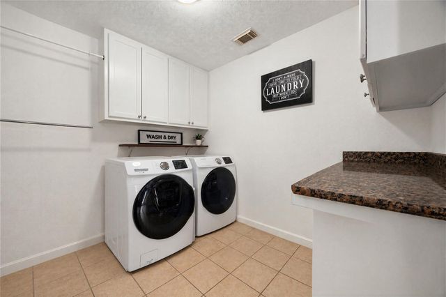 7407 Knoll Cliff Court, Houston, TX 77095