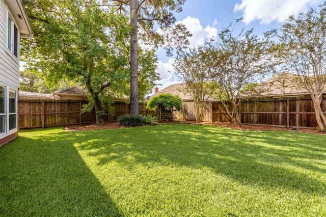 7407 Knoll Cliff Court, Houston, TX 77095