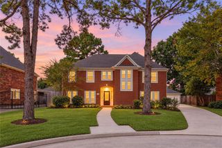 7407 Knoll Cliff Court, Houston, TX 77095