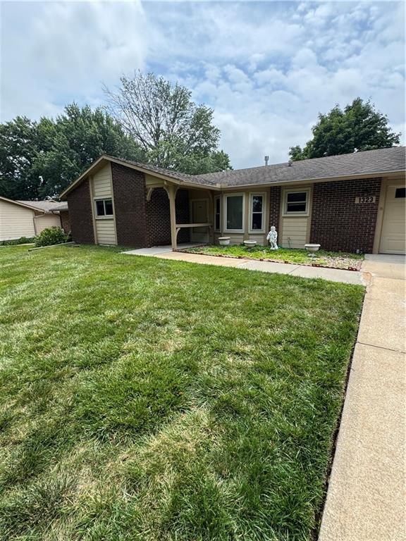 1323 W Johns Boulevard, Raymore, MO 64083