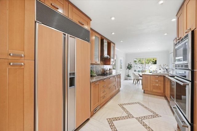 560 Trinidad Lane, Foster City, CA 94404