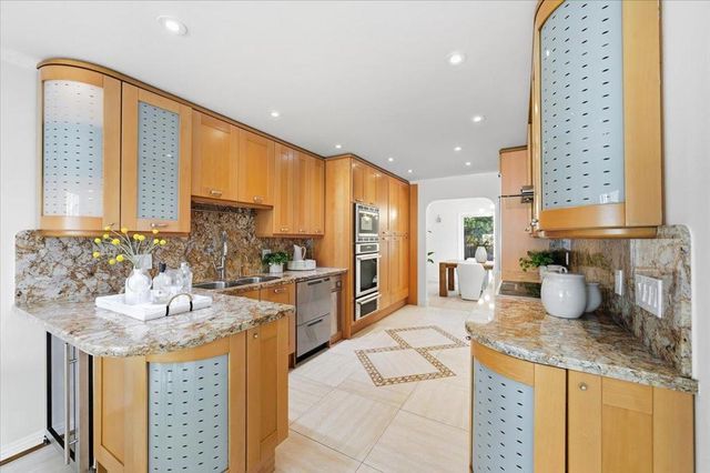 560 Trinidad Lane, Foster City, CA 94404