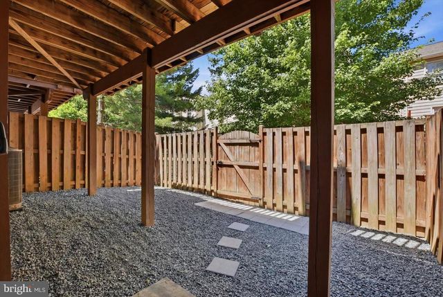 2004 GALLOWS TREE LN, Vienna, VA 22182