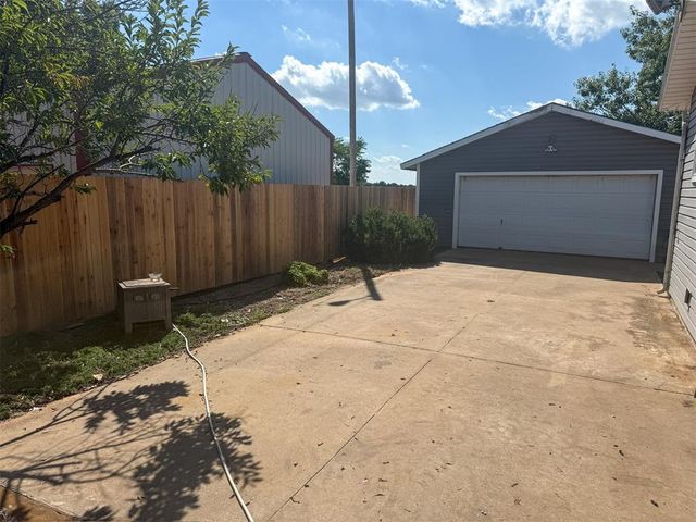 218 Meadowlark Lane, Fort Cobb, OK 73038