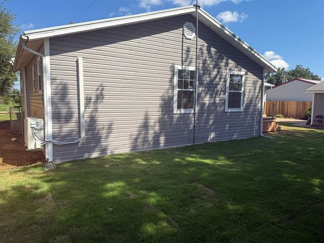 218 Meadowlark Lane, Fort Cobb, OK 73038