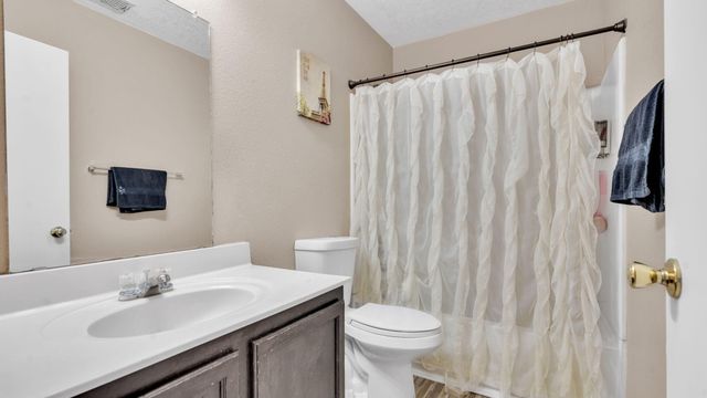 10408 Teal Road SW, Albuquerque, NM 87121