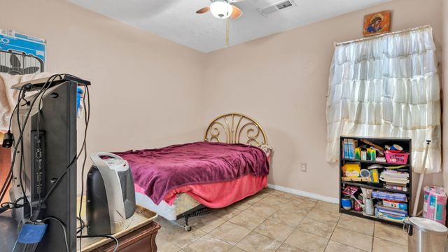 10408 Teal Road SW, Albuquerque, NM 87121