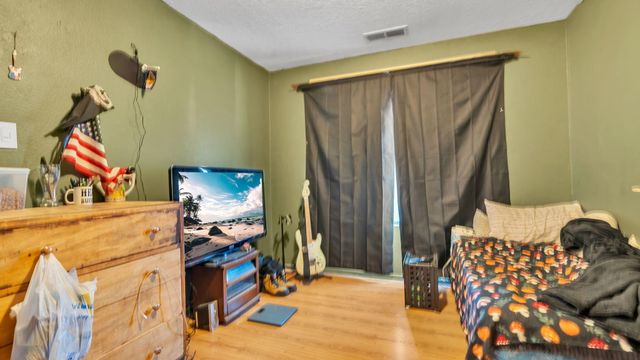 10408 Teal Road SW, Albuquerque, NM 87121