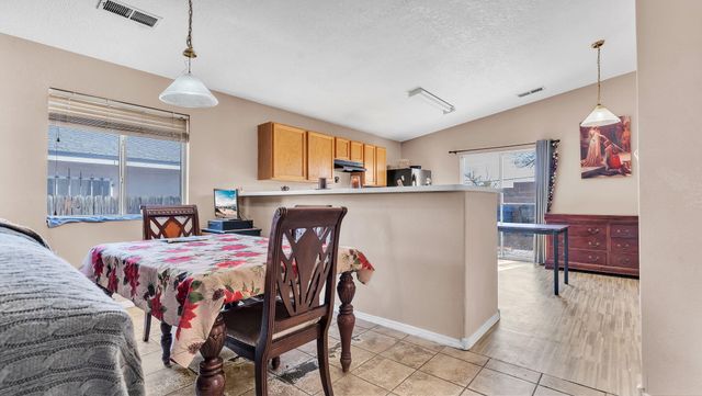 10408 Teal Road SW, Albuquerque, NM 87121