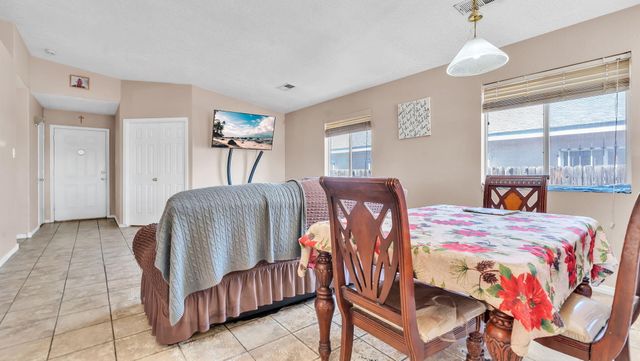 10408 Teal Road SW, Albuquerque, NM 87121