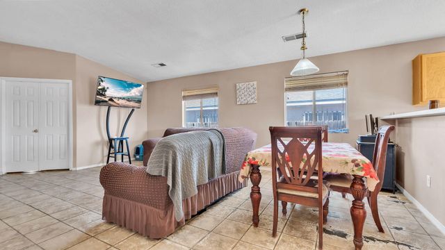 10408 Teal Road SW, Albuquerque, NM 87121