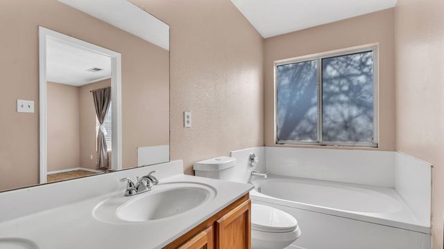 10408 Teal Road SW, Albuquerque, NM 87121