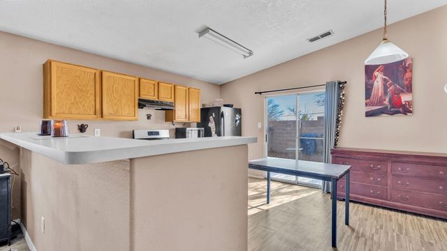 10408 Teal Road SW, Albuquerque, NM 87121