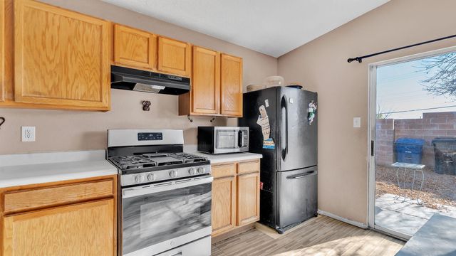 10408 Teal Road SW, Albuquerque, NM 87121