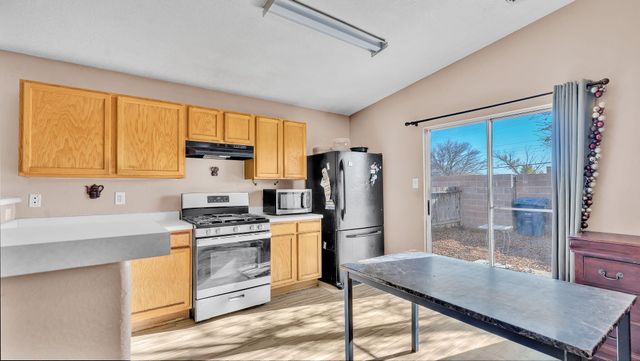 10408 Teal Road SW, Albuquerque, NM 87121