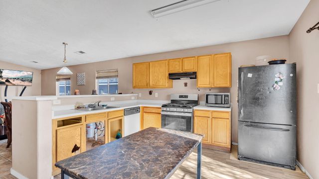 10408 Teal Road SW, Albuquerque, NM 87121