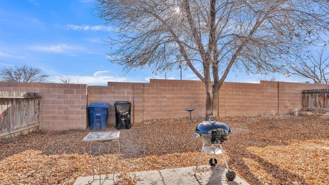 10408 Teal Road SW, Albuquerque, NM 87121