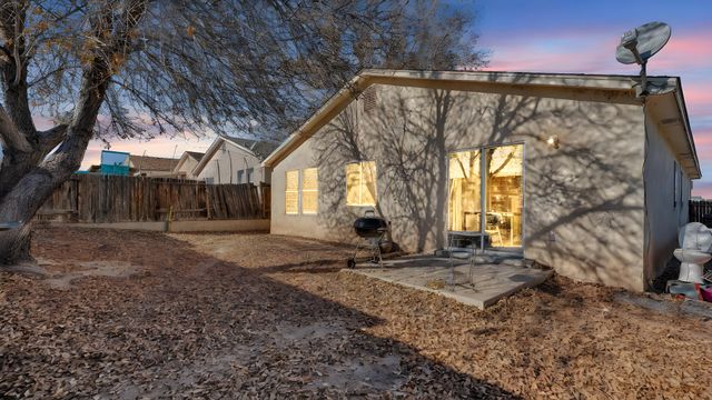 10408 Teal Road SW, Albuquerque, NM 87121