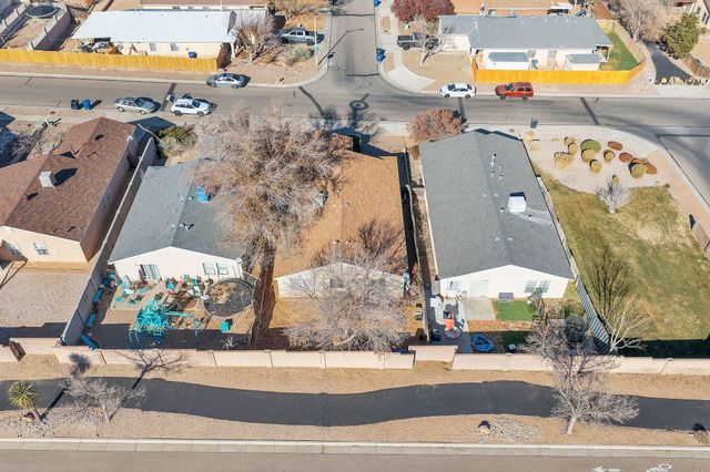 10408 Teal Road SW, Albuquerque, NM 87121